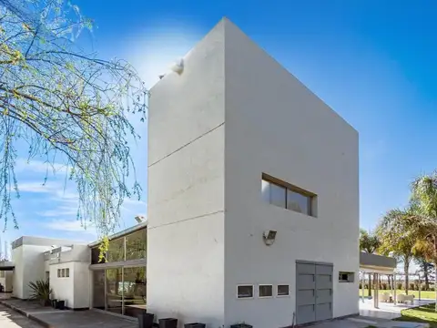Casa 7 ambientes con 4 baños