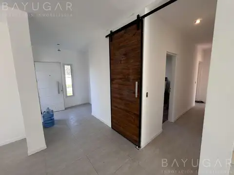 Casa 4 ambientes con 2 baños