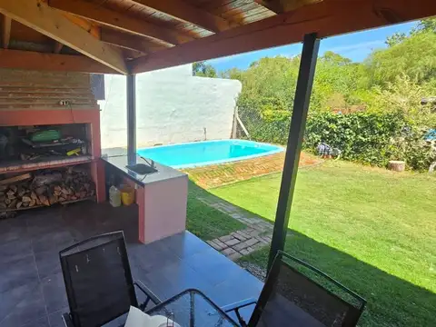 Casa 4 ambientes con 2 baños