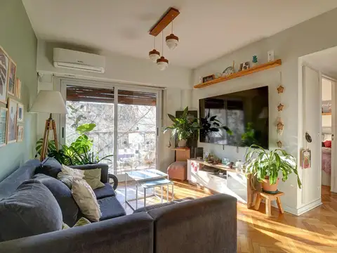 Semipiso al frente con 2 balcones