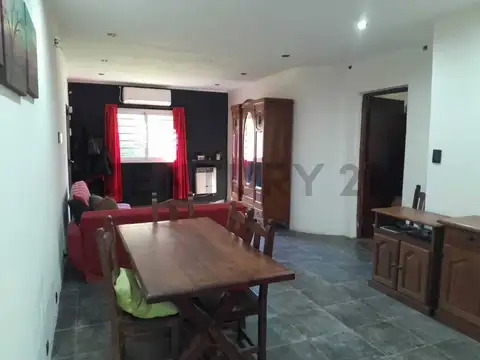 Casa 7 ambientes con 1 baño