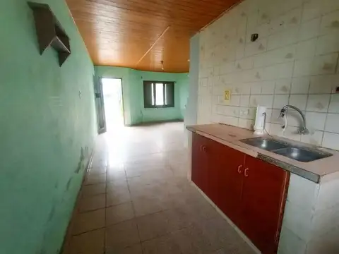 VENTA / DOS VIVIENDAS Y AMPLIO TERRENO/ RAFAELA