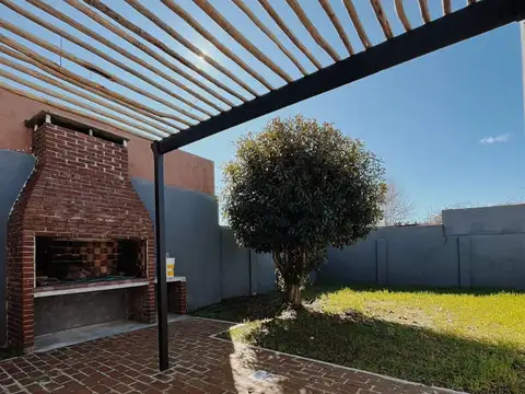Casa 3 ambientes con 2 baños