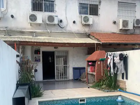 Depto Tipo Casa 4 ambientes con 2 baños