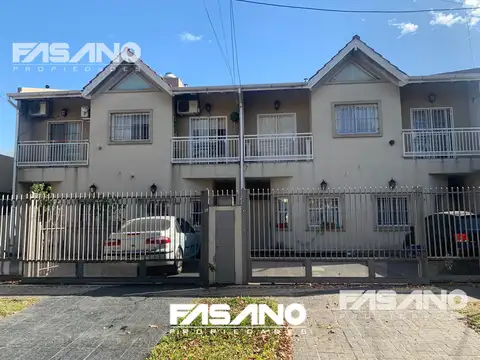 DUPLEX 4 AMB. CON PISCINA EN VENTA - CARAPACHAY