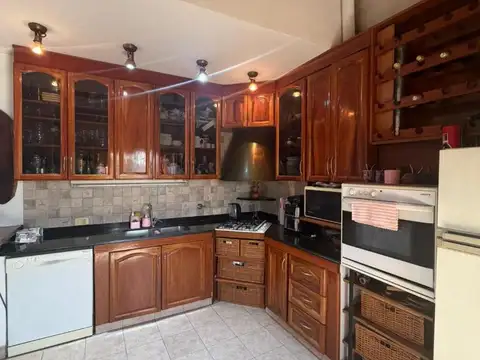 Depto Tipo Casa 4 ambientes con 2 baños