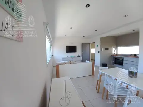 Excelente departamento 3 ambientes al frente, Sarmiento y Newbery 