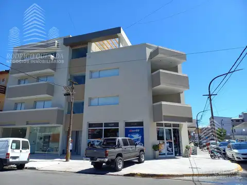 Excelente departamento 3 ambientes al frente, Sarmiento y Newbery 