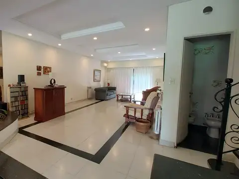 Casa 6 ambientes con 3 baños