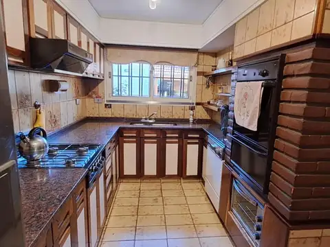 Casa en Venta con 3 cocheras