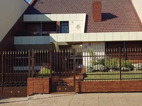 CASA EN VENTA Y ALQUILER RAMOS MEJIA