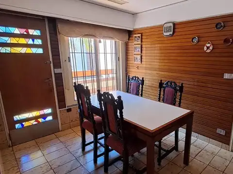 Casa 5 ambientes con 4 baños
