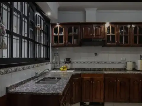 Casa en Venta con 5 cocheras