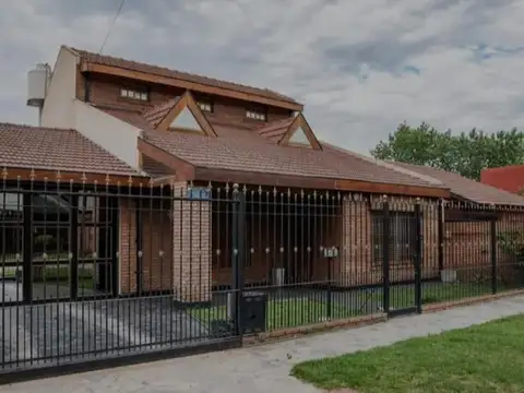 HERMOSA CASA 5 AMBIENTES EN PASO DEL REY