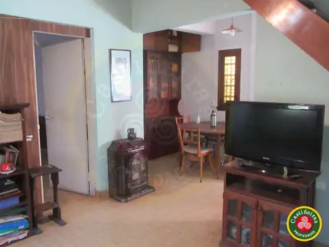 Venta - Chalet en 2 plantas - 4 Dormitorios - Quincho - Patio - Apto Credito - Venta Directa  