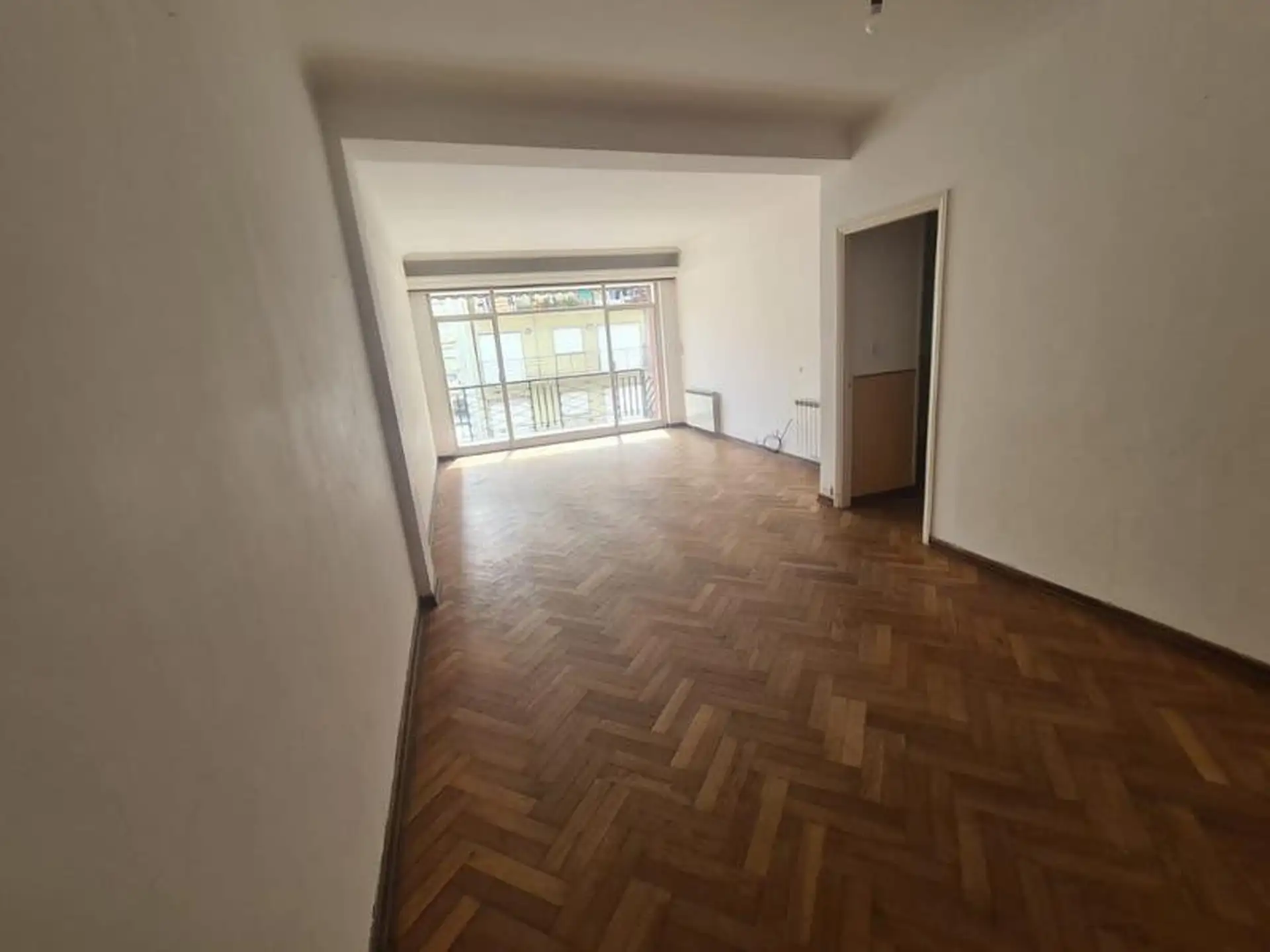Semipiso de 4 ambientes a una cuadra del mar.
