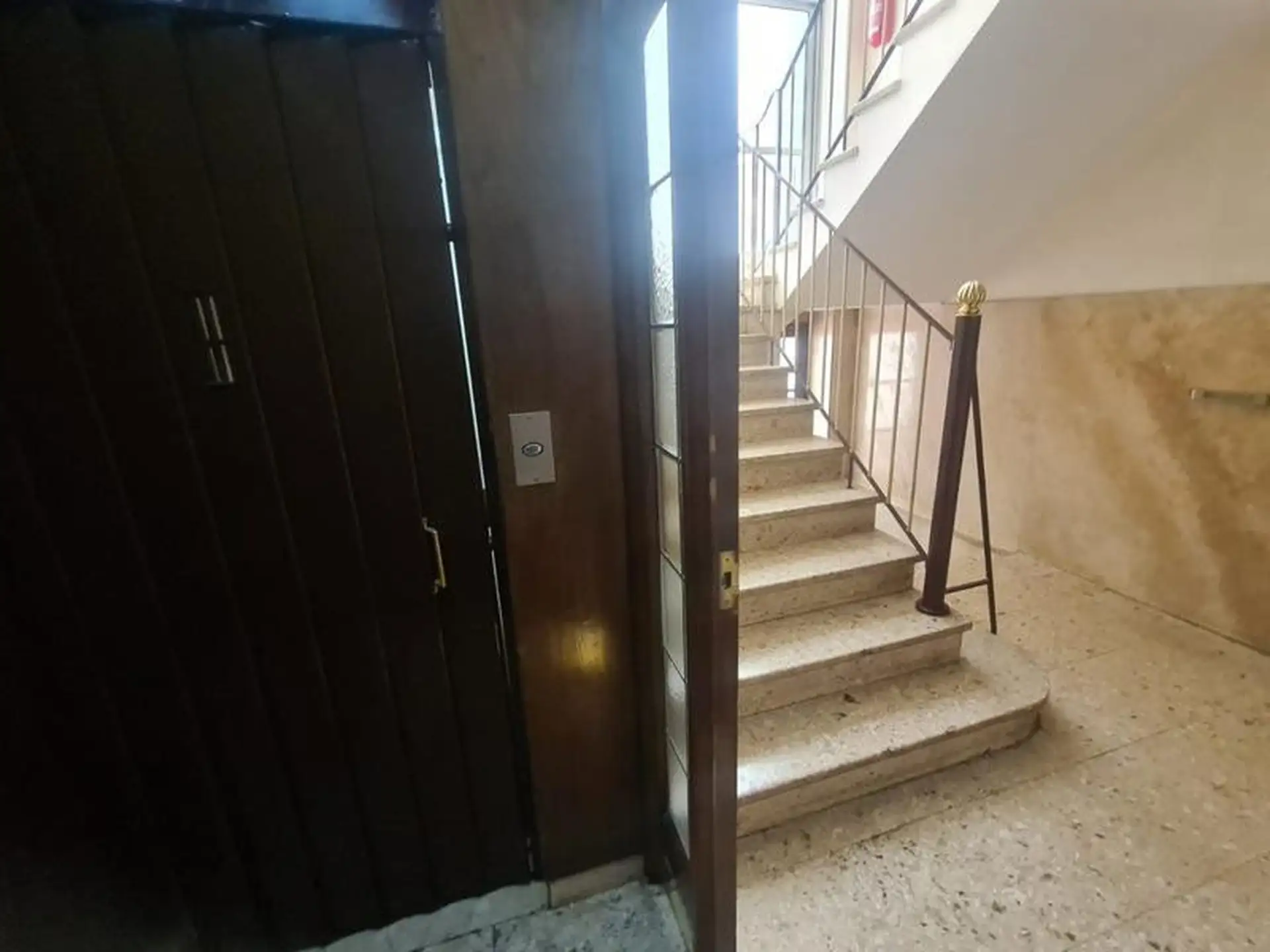 Semipiso de 4 ambientes a una cuadra del mar.