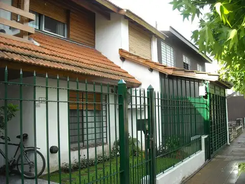 Venta - Casa tipo Chalet de 5 Amb. en Beccar con Jardín, Parrilla y Piscina