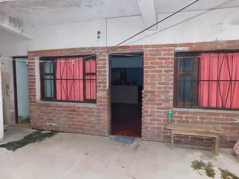 Casa 8 ambientes con 3 baños