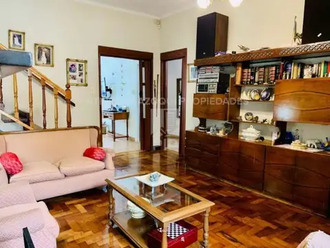 Casa 4 ambientes con 2 baños