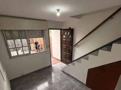 Depto Tipo Casa en Alquiler de 2 dormitorios