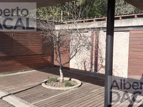 Casa 5 ambientes con 2 baños