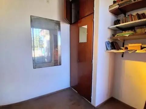 Casa en venta - 3 Dormitorios 1 Baño - Locales - Quilmes