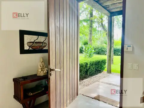 Casa 8 ambientes con 6 baños