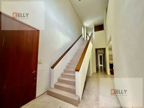 Casa en Venta con 4 cocheras