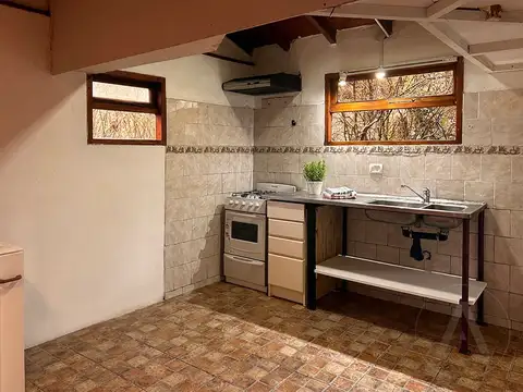 Casa 6 ambientes con 2 baños