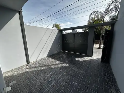 Depto Tipo Casa en Venta en Los Hornos, USD 80.000