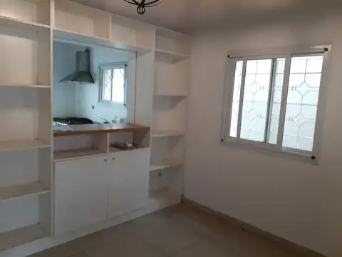 Casa con cochera y amplio jardín