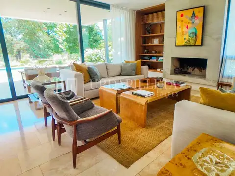 Casa 6 ambientes con 4 baños