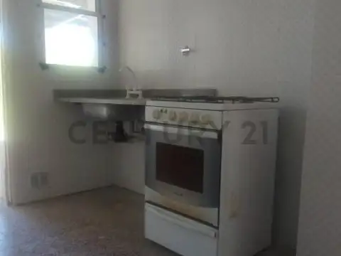 CASA EN VENTA EN LOS HORNOS - LA PLATA - CALLE 146 Nro. 1569 E/64 Y 65