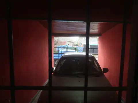 CASA TIPO 3 AMBENTES CON COCHERA en alquiler