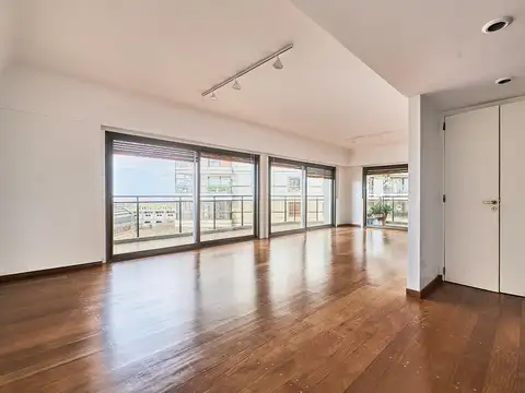 Torre. Tres dormitorios. Dos cocheras fijas. Seguridad. Amenities. Vista abierta. Retiro
