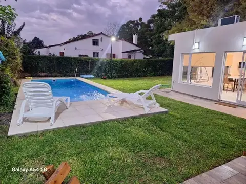 CASA 5 AMB CON PILETA, 650 METROS  EN EZEIZA BARRIO UNO