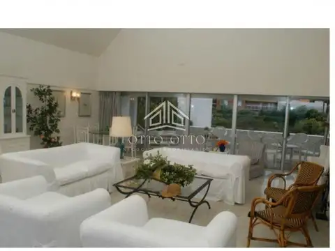 Alquiler casa ocho dormitorios punta del este playa mansa