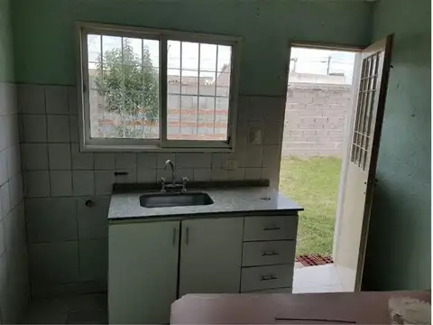 Casa 3 ambientes con 1 baño