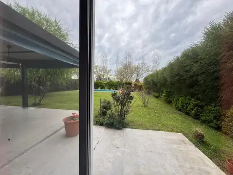 Casa 6 ambientes con 3 baños