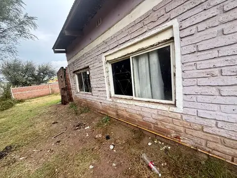 Casa 4 ambientes con 2 baños