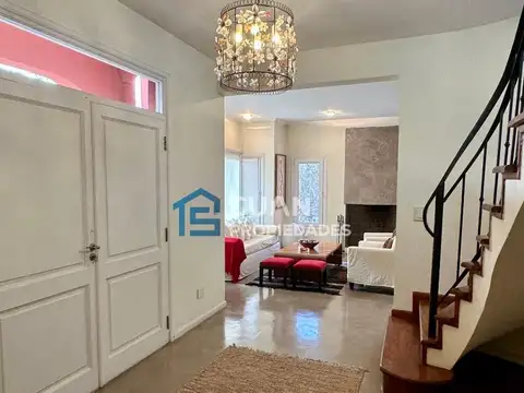 Casa en Venta con 4 cocheras