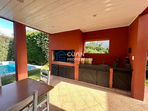 Casa 5 ambientes con 4 baños