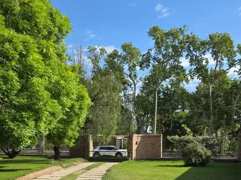 Casa en Venta con 2 cocheras