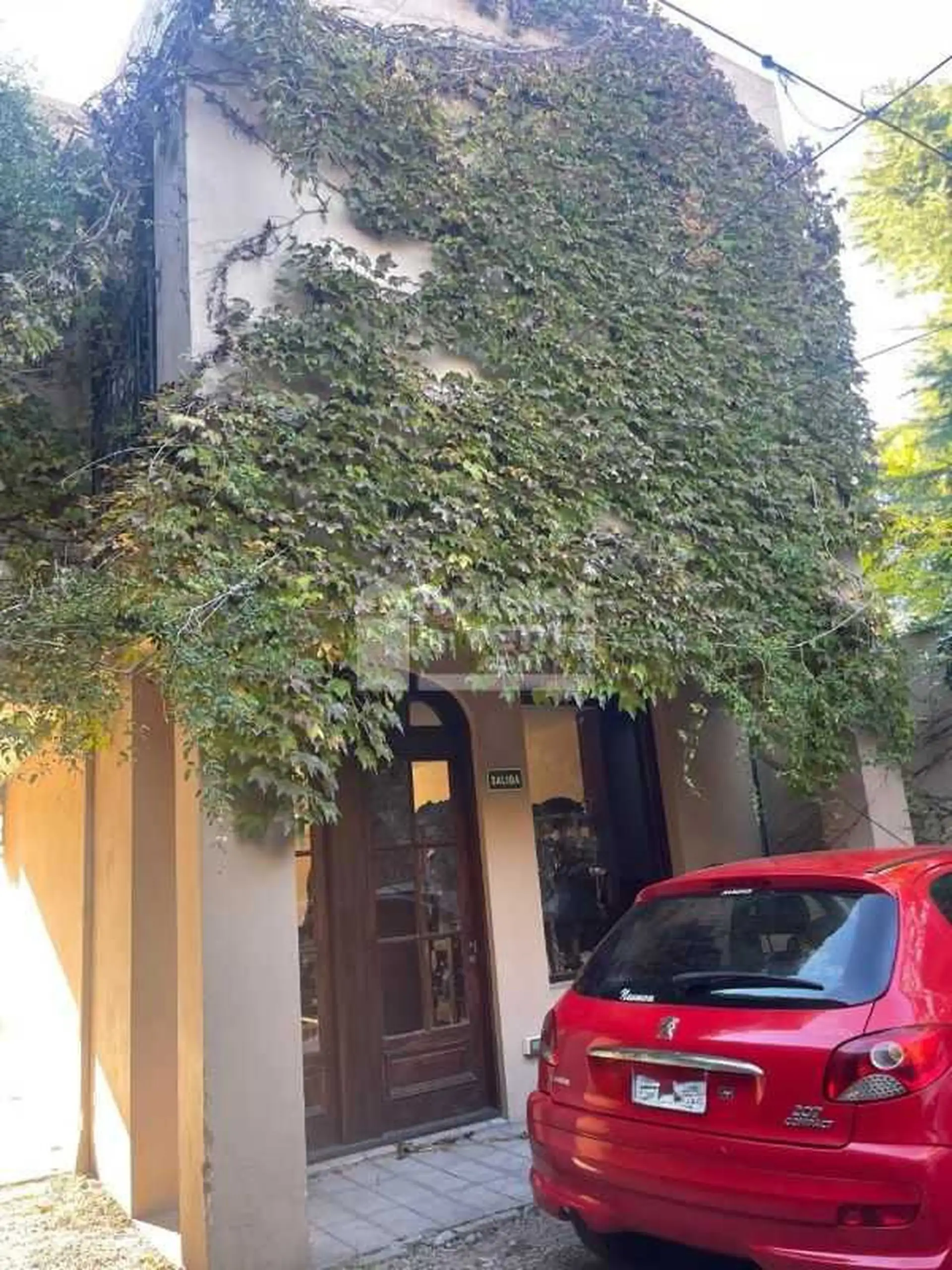 Casona 12 amb, 400m² en Av Colón, ideal hostería