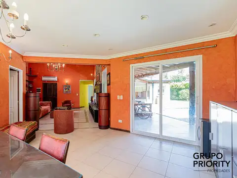 Casa en Venta con 2 cocheras