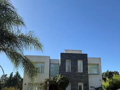 Moderna Residencia en La Tacuara Cañuelas - Calidad Constructiva Premium