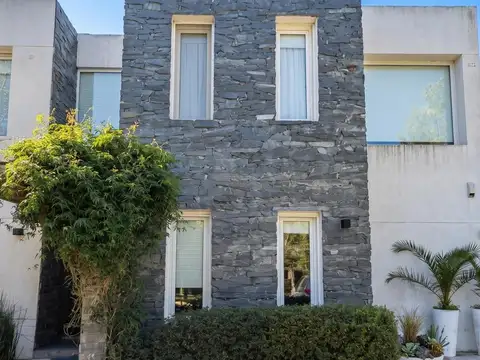 Casa en venta en La Tacuara, Cañuelas. Lote amplio, entorno natural y Pileta.