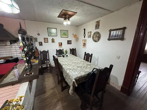 Casa 4 ambientes con 2 baños