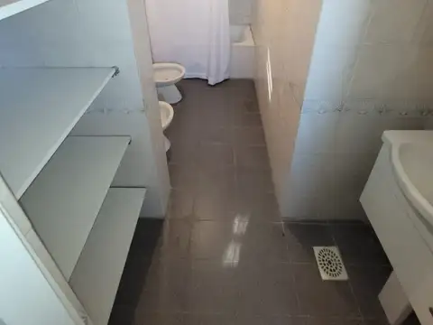 Casa Ramos mejia , dos pisos , lote propio , 3 ambientes , 2 baños , con garage